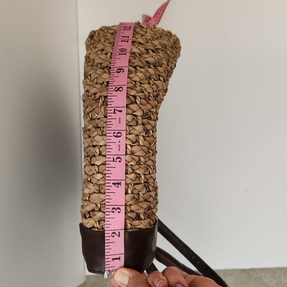 Big Brown Straw Bag With Animal Print Lining And Front Hardware Closure - Picture 8 of 15